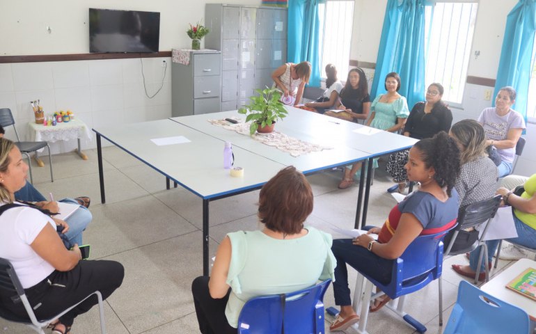 Roda de conversa discute importância do brincar para o desenvolvimento infantil