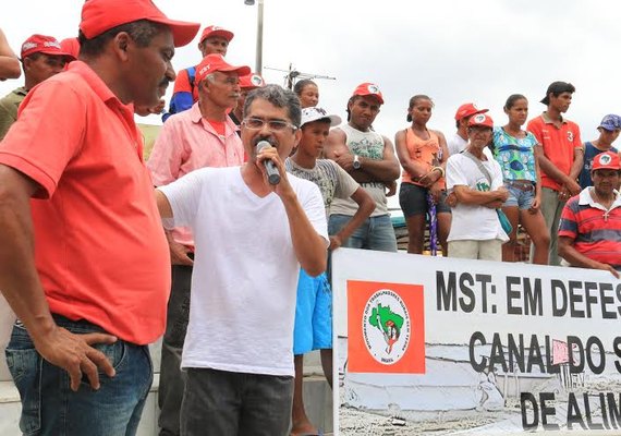 Vereador Edvaldo apoia passeata do MST em luta pelo uso do Canal do Sertão