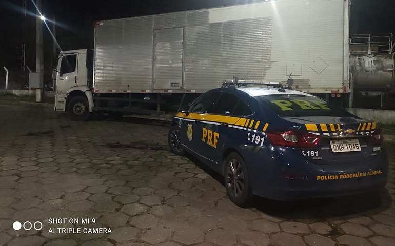 Caixas com mais de 100 IPhones e mais de 1.300 acessórios são apreendidas em Canapi