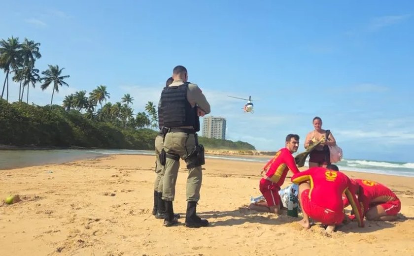 Homem é salvo após afogamento na Praia de Jacarecica e levado inconsciente ao HGE