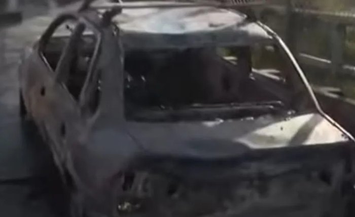 Carro pega fogo na Ponte do Reginaldo em Maceió; suspeita é de incêndio intencional Carro pega fogo na Ponte do Reginaldo em Maceió; suspeita é de incêndio intencional