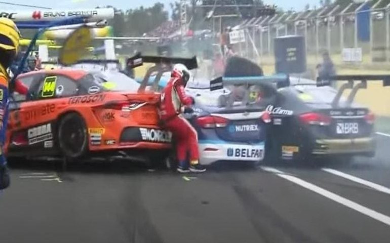 Ricardo Maurício e Barrichello ganham na Stock Car em dia de acidente nos boxes