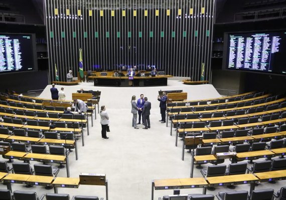 Câmara analisa projeto que revoga trechos desatualizados da CLT; acompanhe