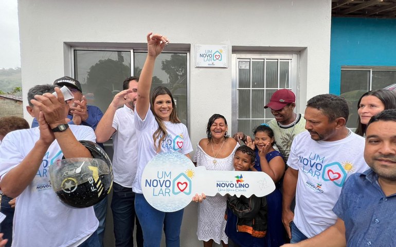 Prefeita Marcela Gomes realiza sonho de famílias linenses com entrega de moradias