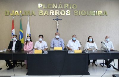 Prefeito Marcelo Beltrão e primeira dama Lili Curvello são homenageados pela luta dos direitos da pessoa idosa