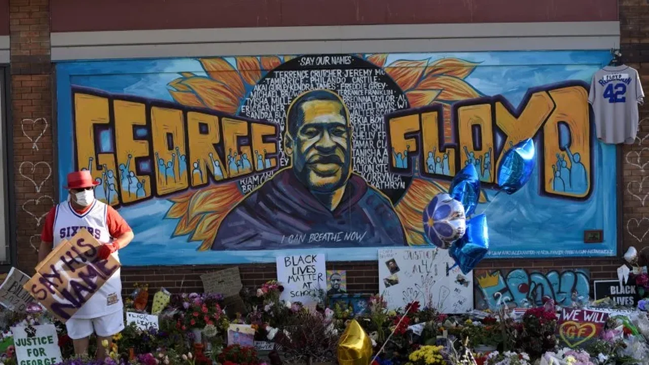 Quatro anos após o assassinato de George Floyd, seu irmão ainda tem pesadelos