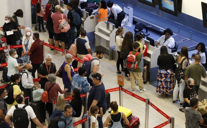 Mau tempo provoca cancelamentos e atrasos de voos no Santos Dumont