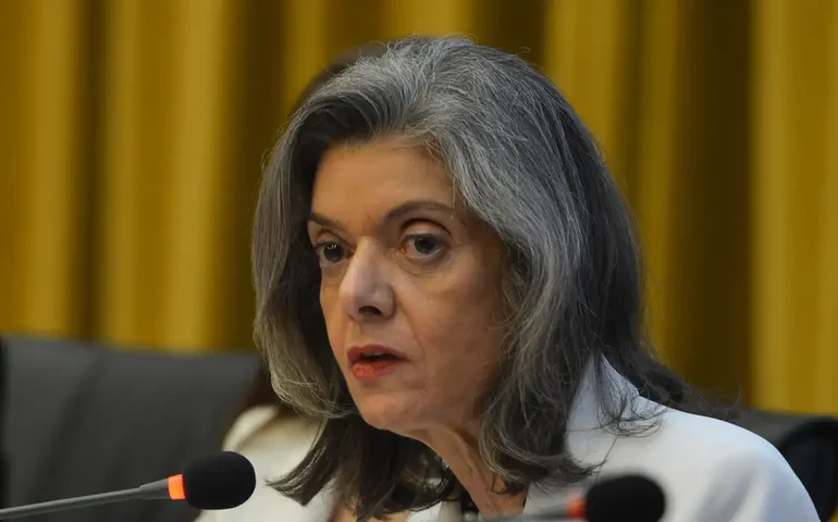 TSE cria comissão para aprimorar combate à desinformação eleitoral