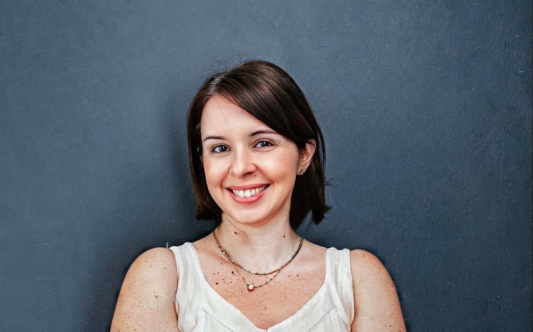 Flavia Camargo lança livro em que traz um registro afetuoso e repleto de reflexões sobre a maternidade