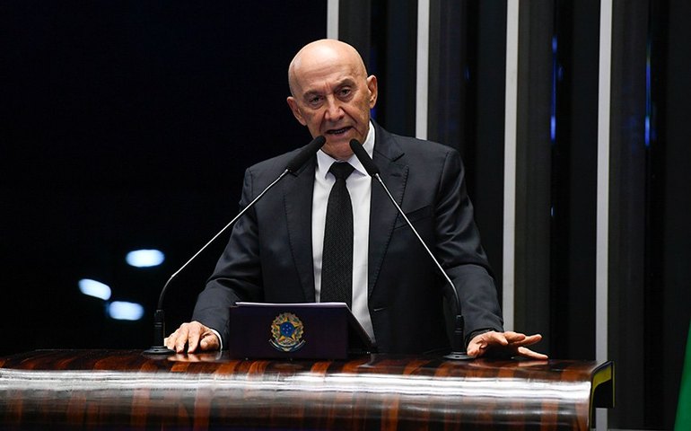 Ao comentar reportagem, Confúcio Moura defende prioridade para educação