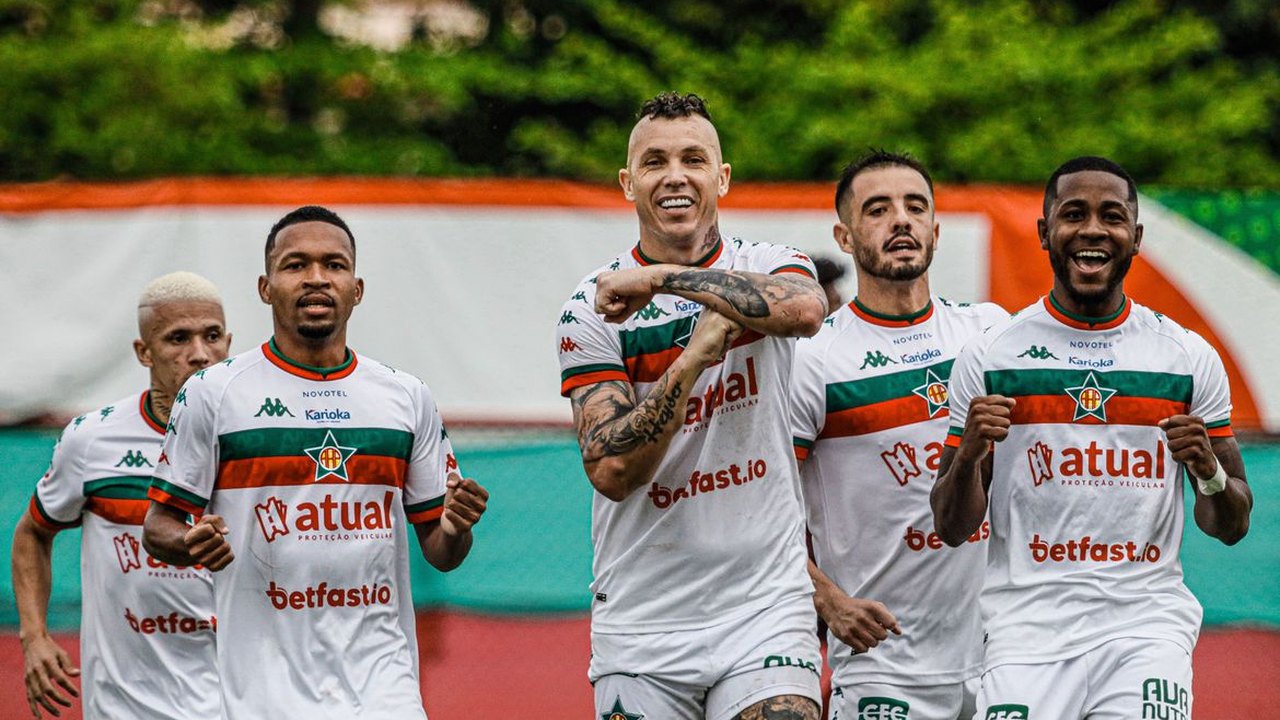 Marcelo Toscano brilha e Portuguesa avança para quartas da Série D