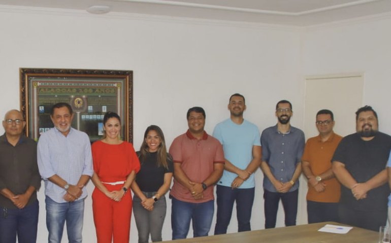 São José da Laje: Prefeita Ângela Vanessa se reúne com pastores e representantes das Igrejas e anuncia evento gospel