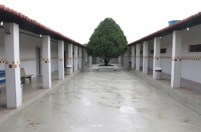 Governador e secretário de Educação entregam ginásios e escolas reformadas