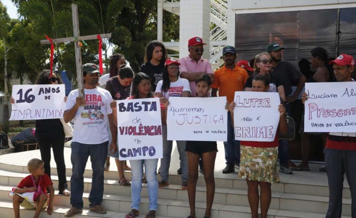 Familiares e amigos pedem justiça