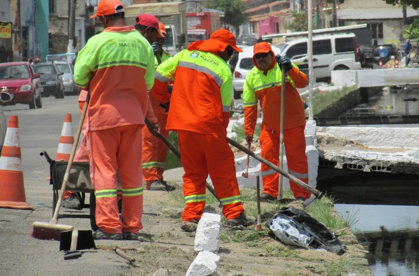 Slum garante limpeza na festa dos 200 anos de Maceió