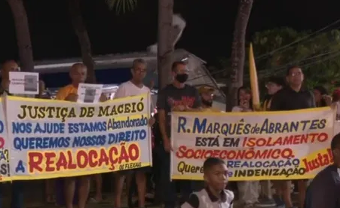 Protesto percorreu parte da orla de Maceió