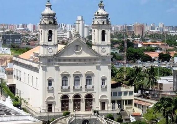 Arcebispo alerta fiéis sobre golpes que usam nomes de padres