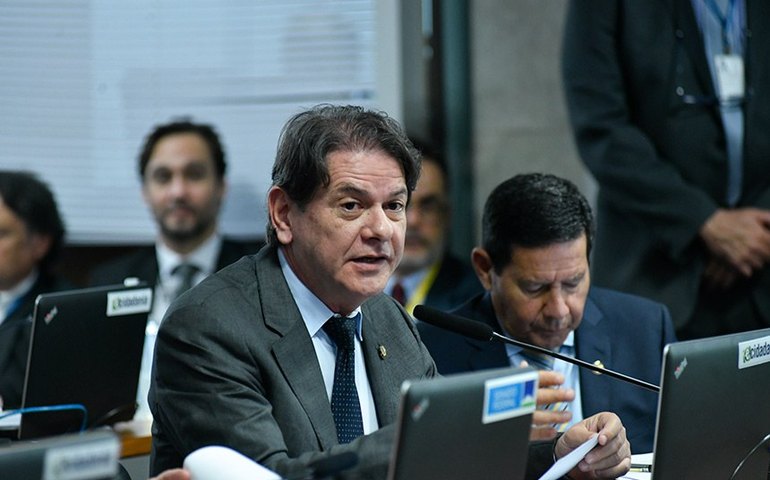 Cid Gomes é indicado para Comissão de Controle das Atividades de Inteligência