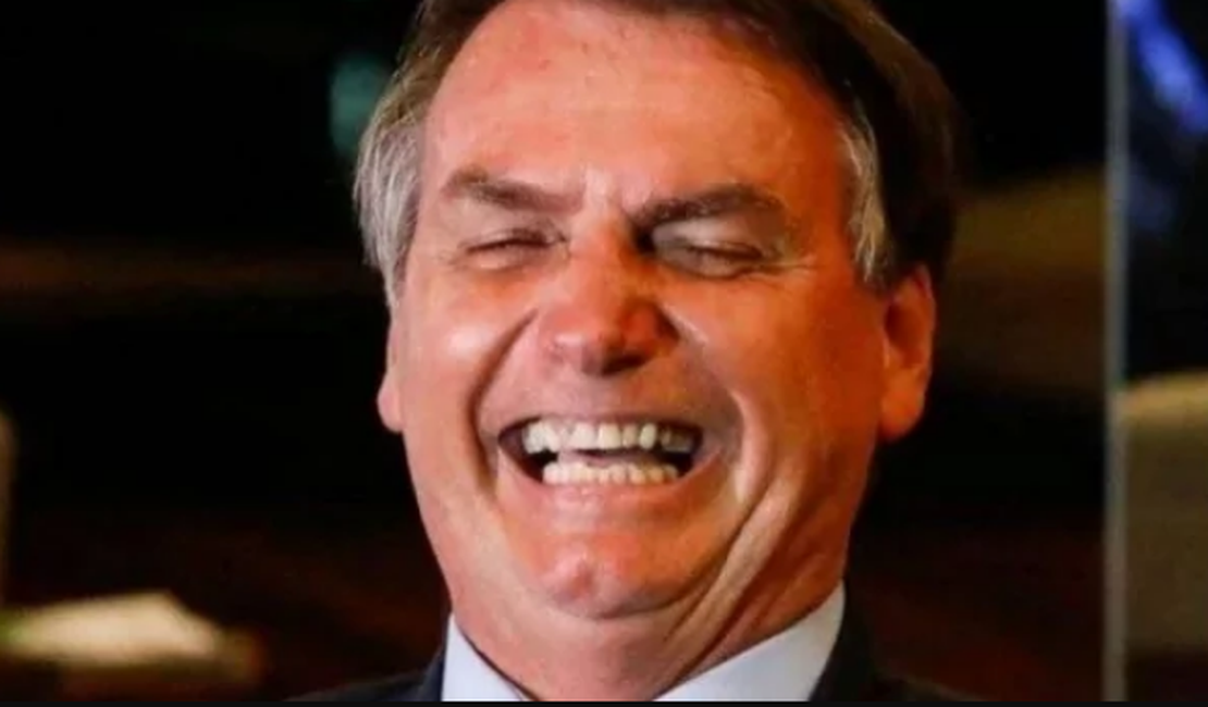 'Bolsonaro esmurrou a Globo sem tocá-la', afirma colunista do UOL, em notória 'rendição