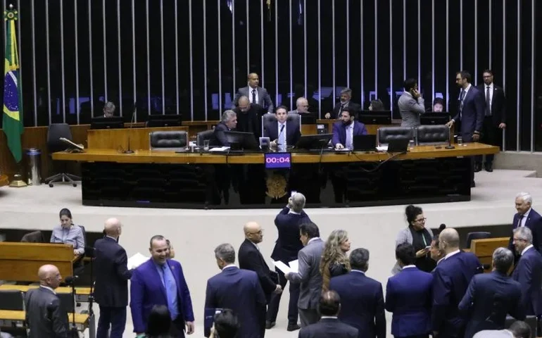 Câmara aprova regime de urgência para quatro projetos de lei; acompanhe