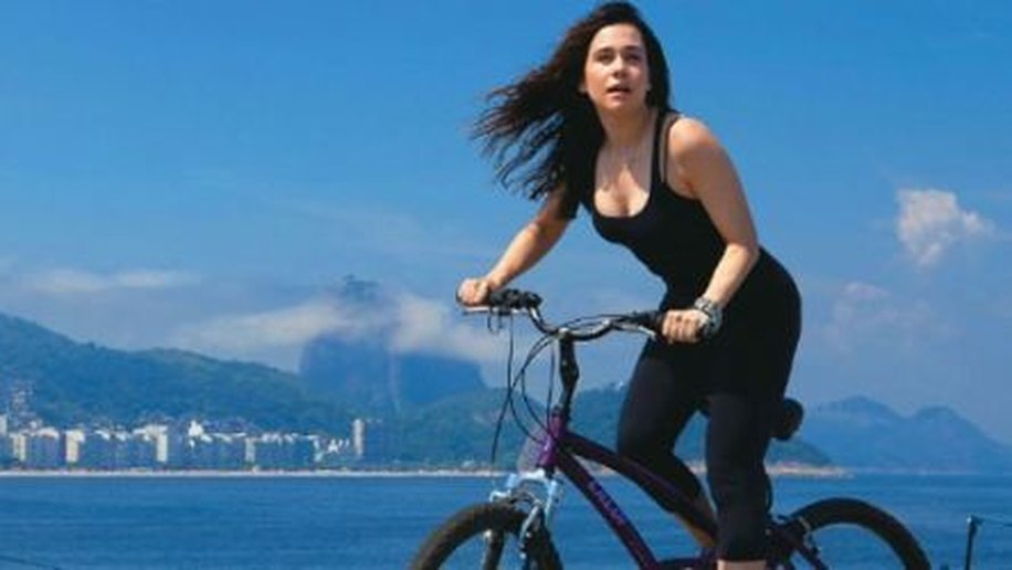 Alessandra Negrini comemora boa fase