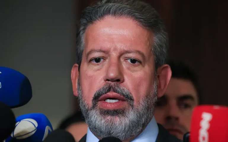 Lira critica falta de discussão prévia no envio do projeto de aumento de CSLL e JCP