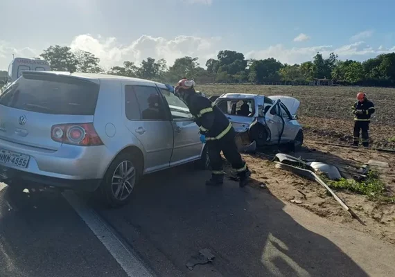 Colisão entre veículos deixa quatro feridos na BR-316, em Atalaia