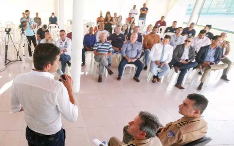 Na Assomal, Rui Palmeira detalha propostas para segurança pública de Alagoas