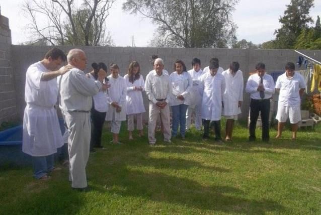 Batismo e consagração de obreiros em Laborde, Argentina