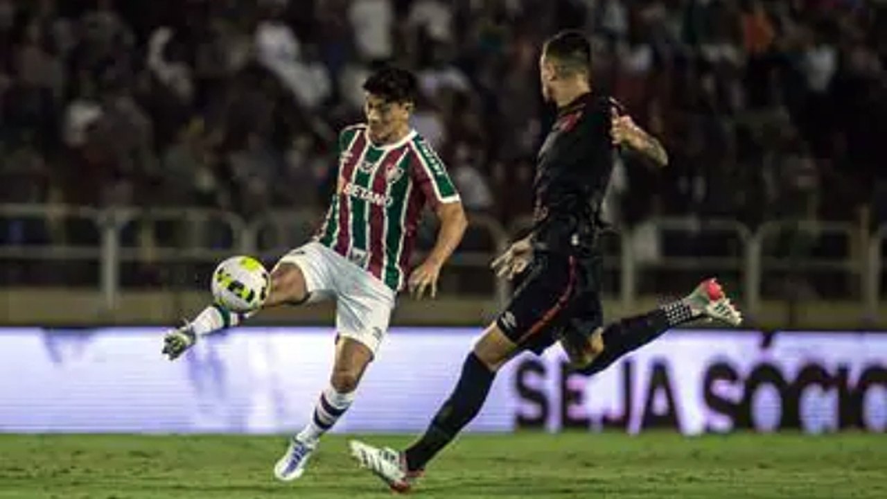 Artilheiro, Cano comemora boa fase e ganha elogios da imprensa internacional