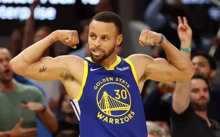 Curry retorna de lesão e lidera triunfo do Golden State Warriors sobre os Pelicans