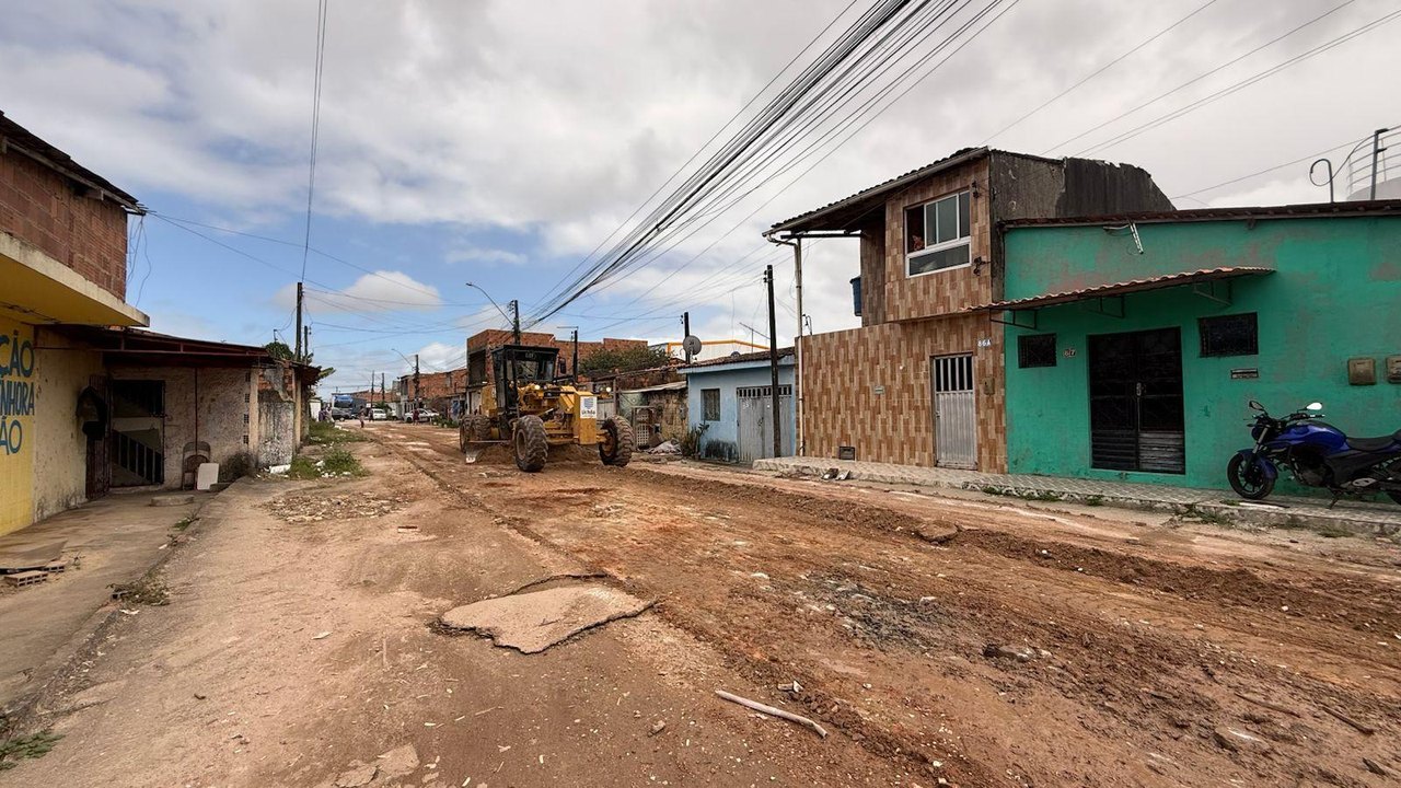 Prefeitura amplia frentes de pavimentação na parte alta de Maceió