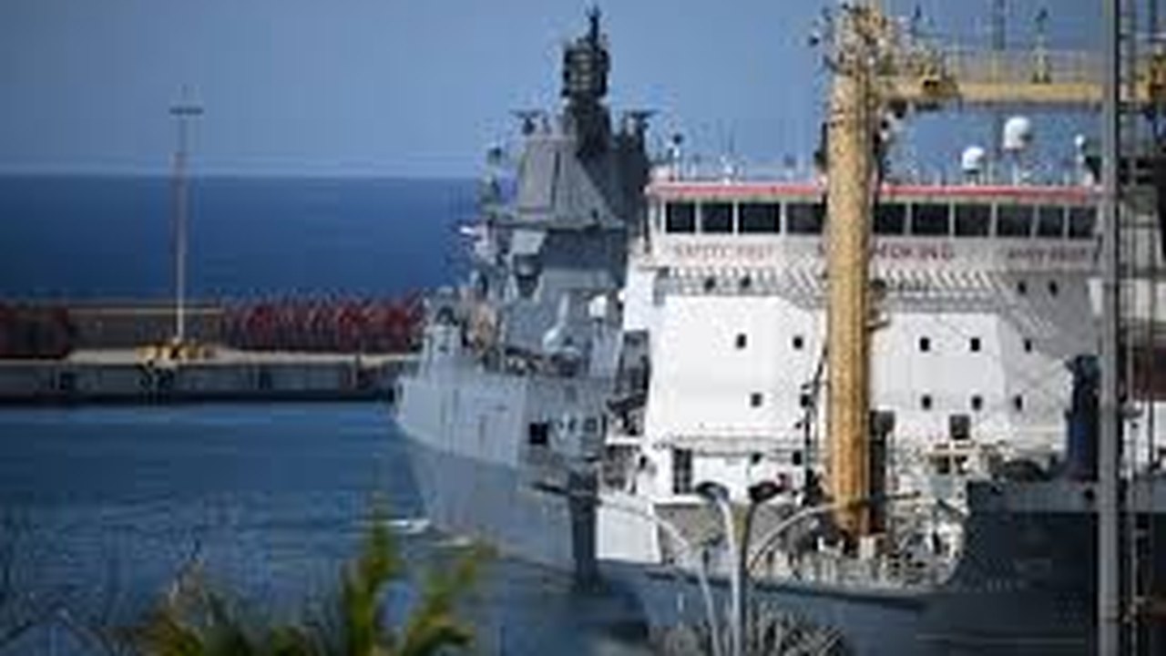Navios militares russos chegam a porto venezuelano de La Guaira