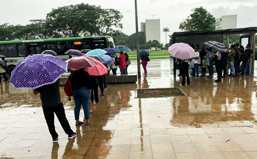 Inmet alerta para chuvas intensas pelo Brasil