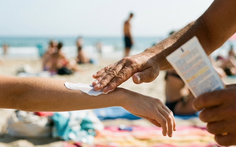 Você sabe o que significa o FPS? Descubra como funciona a proteção do protetor solar
