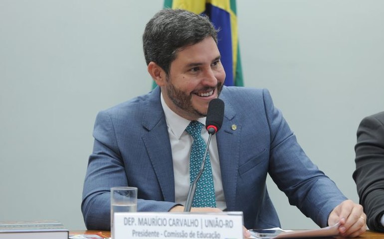 Comissão discute papel das universidades estaduais e municipais