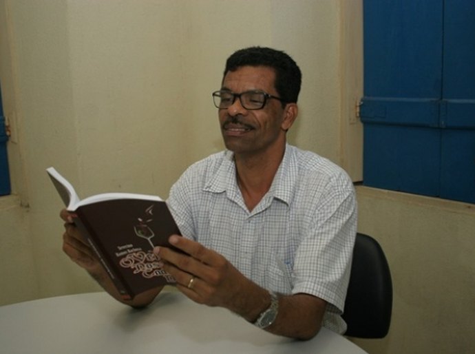 Livro de professor alagoano recebe elogio de autor Aguinaldo Silva