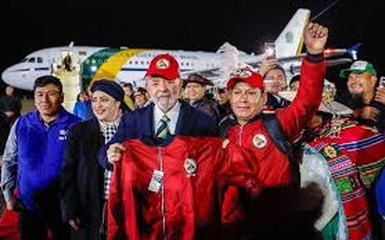 Lula chega à Bolívia e diz que tentativa de golpe no país é 'imperdoável'