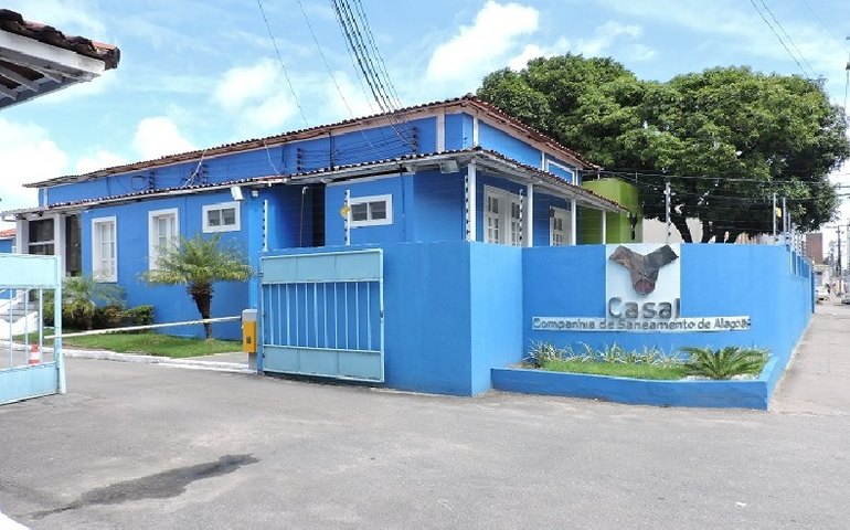 Agreste Saneamento conduz reparo em adutora do Sistema Coletivo do Agreste