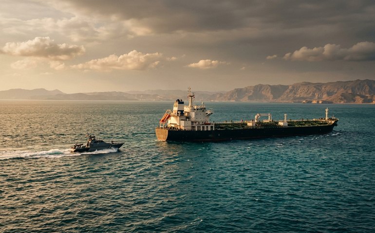 Irã ameaça bloquear exportações de petróleo do golfo Pérsico em resposta a sanções dos EUA