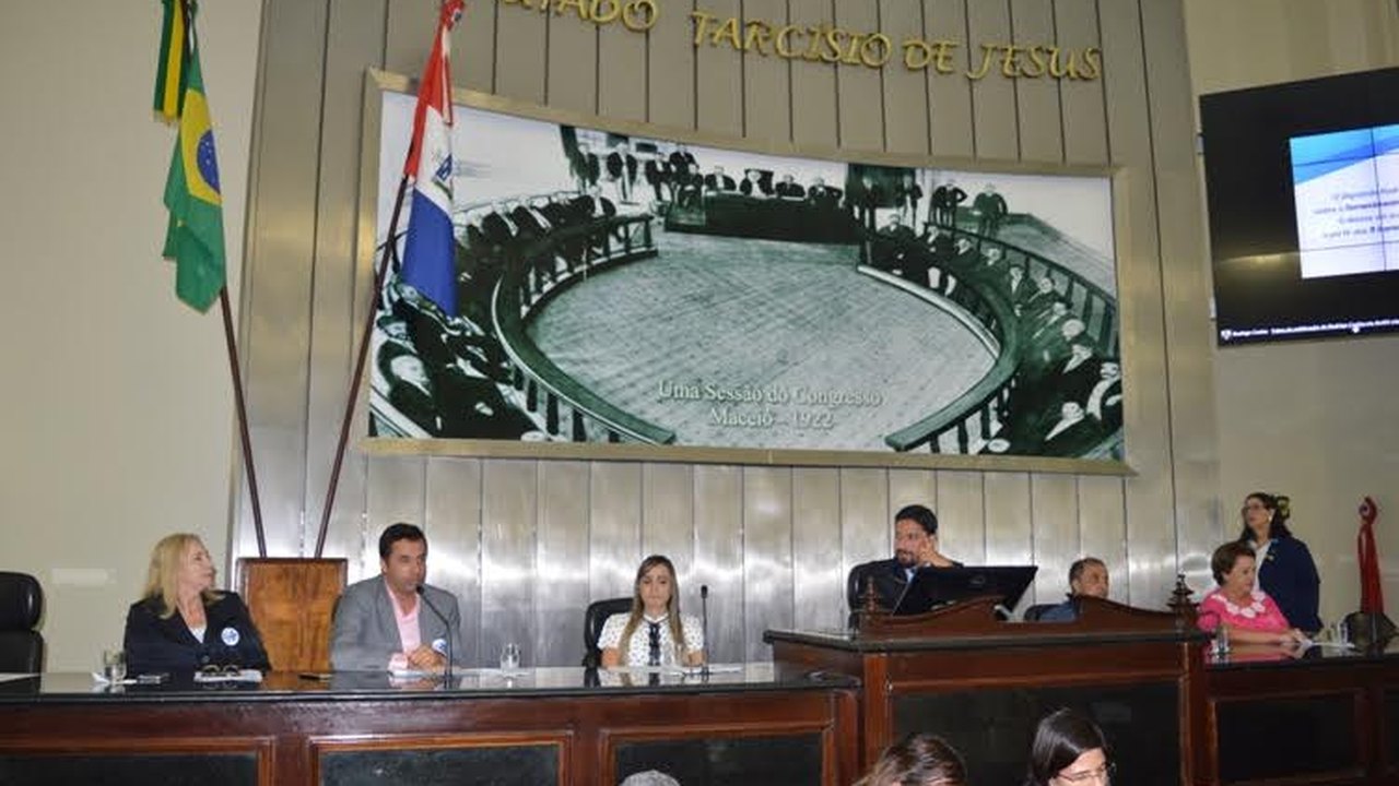 ALE discute descaso do governo com distribuição de medicamentos