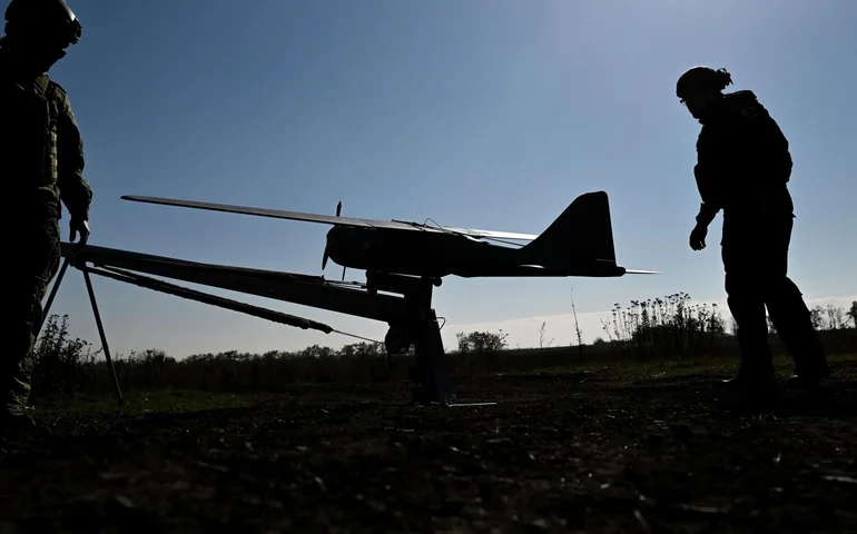 Rússia lança 5 mil drones por mês, desgastando Exército ucraniano, diz revista