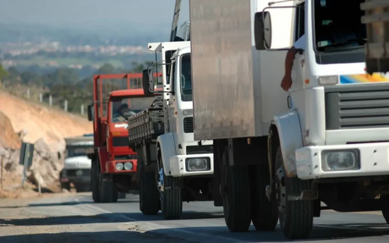 Governo publica MP para apertar fiscalização sobre tabela do frete e prevê multa de até R$ 10 milhoes