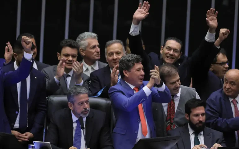 Câmara aprova tributação mínima sobre o lucro das multinacionais