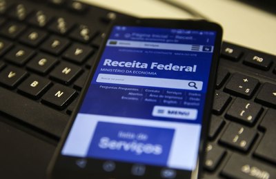 Receita alerta para golpe de saque imediato da restituição do Imposto de Renda