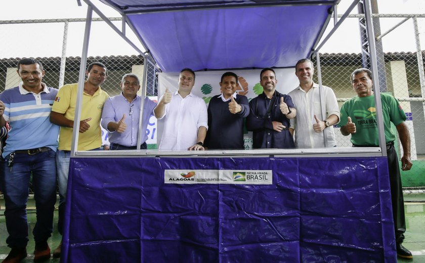 Seagri-A­­­­­­­­­­­­L entrega 401 cisternas e 121 barracas de feira em Palmeira dos Índios