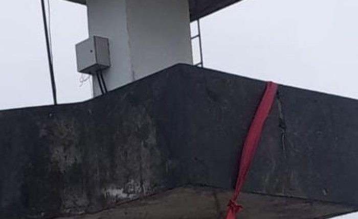 Presidiários teriam escapado um tipo de "corda" feita com lençóis amarrados Presidiários teriam escapado um tipo de "corda" feita com lençóis amarrados