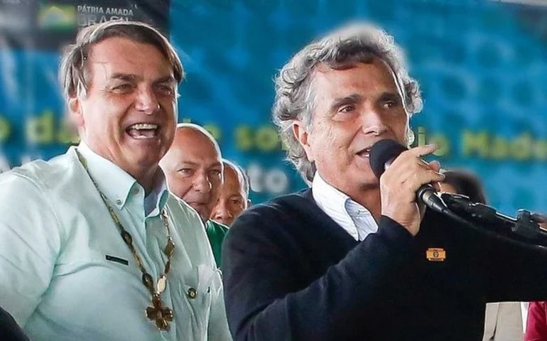 Nelson Piquet guarda 175 caixas com 9 mil presentes de Bolsonaro