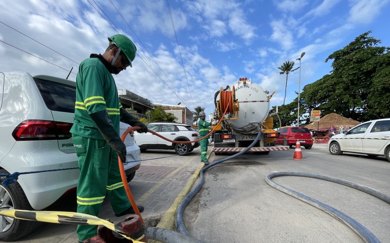 Operação Verão: Verde Alagoas realiza desobstrução de esgoto em Maragogi