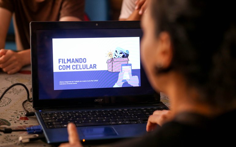 Participantes de oficina realizam curta-metragem como atividade final